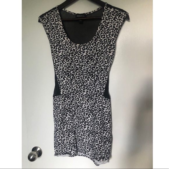 4 Size Small Dresses - Assorted - Picture 3 of 4